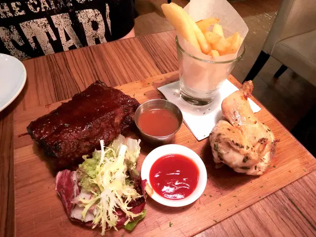 烤豬勒排骨配美式露絲瑪莉春雞