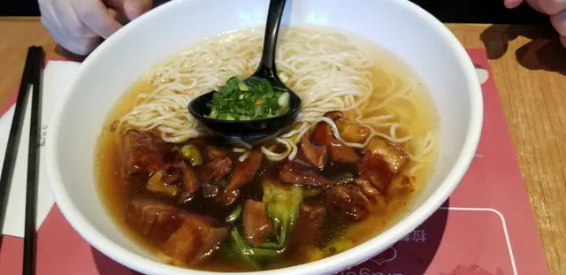 紅燒肉湯拉麵