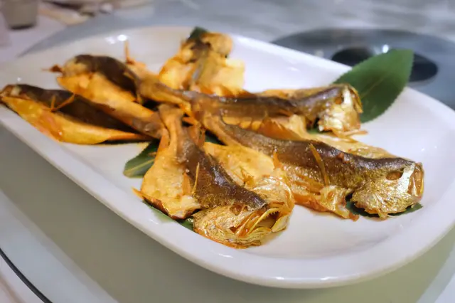 茶燻小黃魚