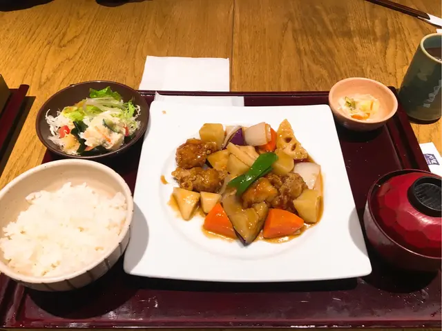 黑醋雞肉野菜定食