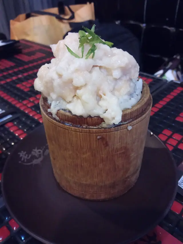 鮮蝦肉餅竹筒飯