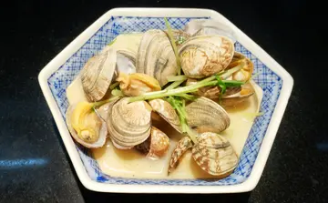 鲷鱼汤煮蚬