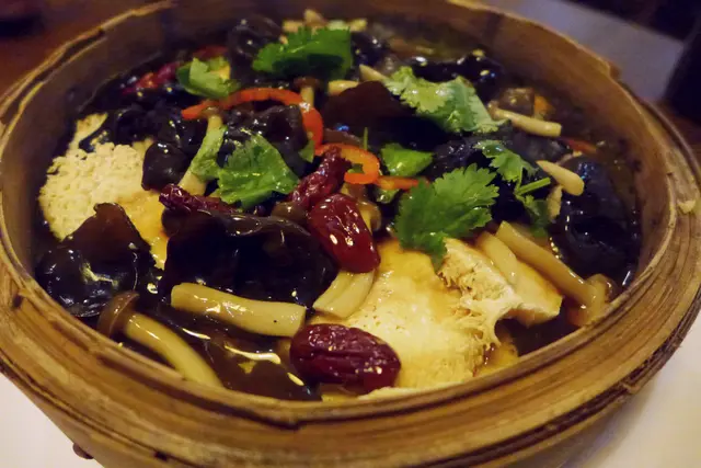 籠仔雲耳靈芝菇蒸猴頭菇