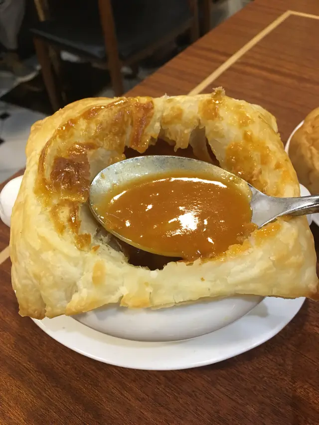 蘇皮龍蝦湯新鮮熱辣，飲落鮮甜又真係有粒粒龍蝦肉。