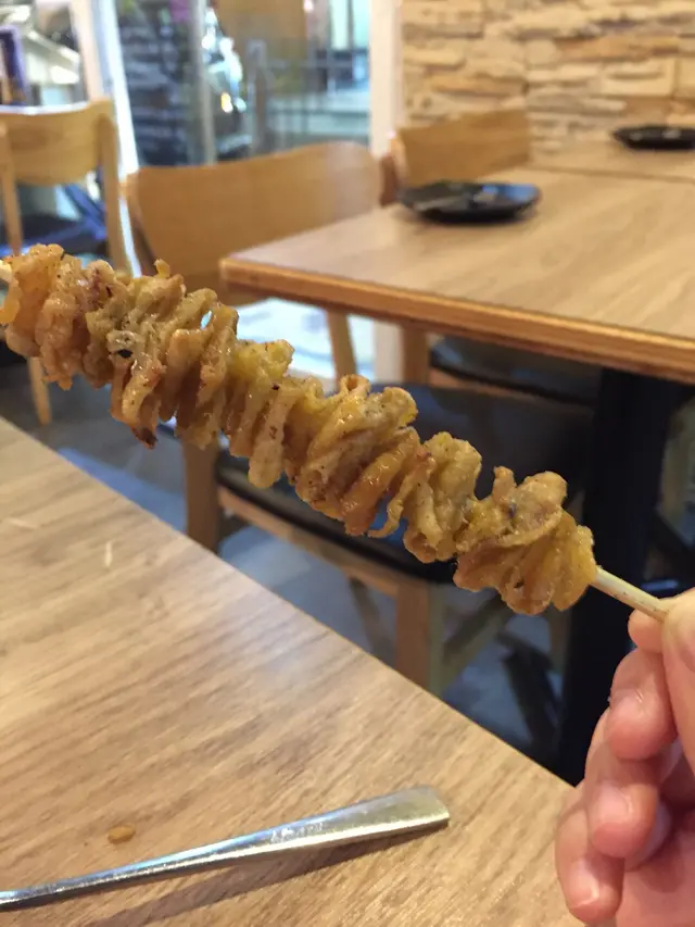 鹽燒鮮雞皮兩條