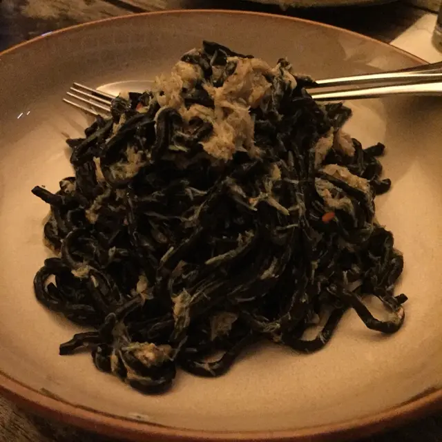 蟹肉墨汁意大利麵