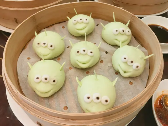 綠色小人菜肉包