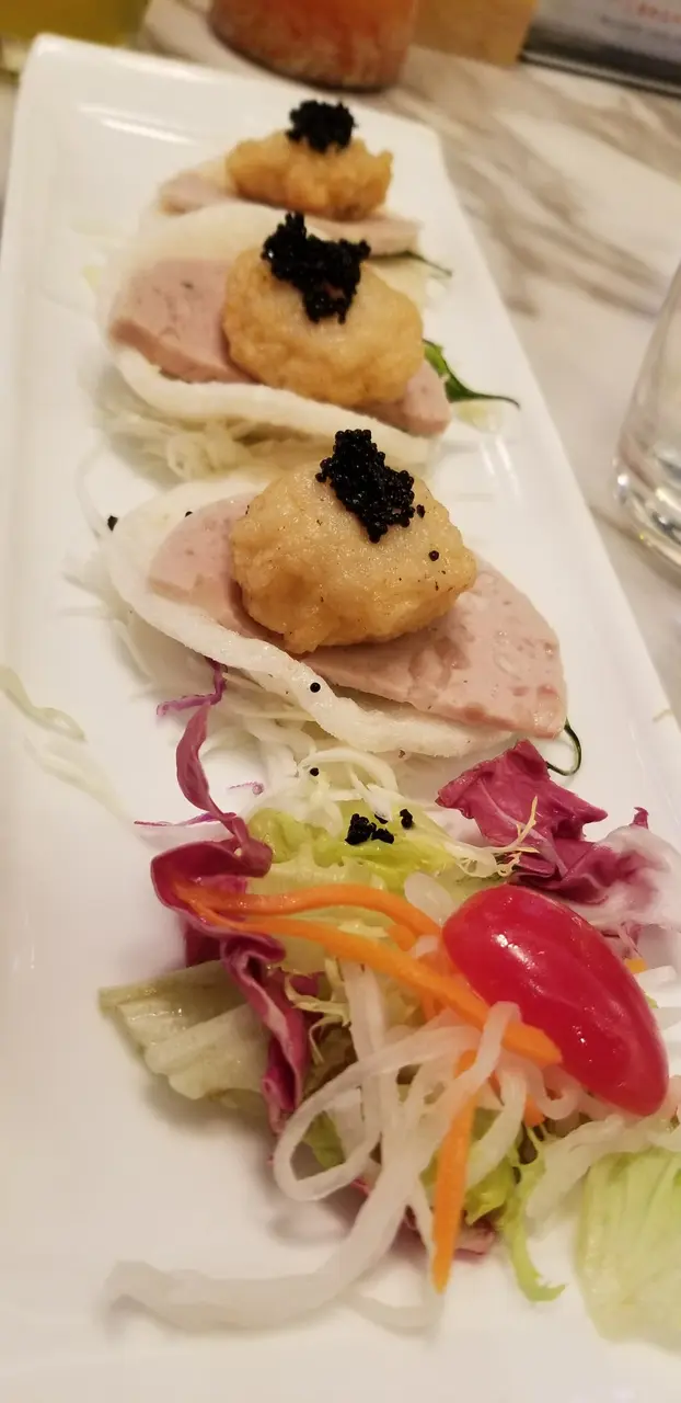 黑蟹籽蝦餅扎肉拼蝦片