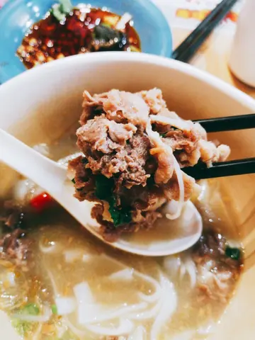生牛肉河粉