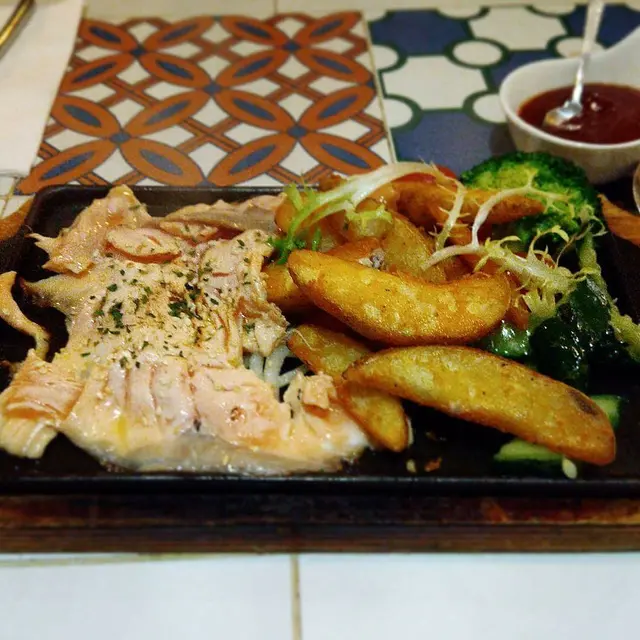 鐵板燒薄切三文魚