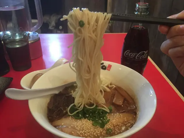 拉麵採用幼麵,跟蒜油豚骨湯搭配對味,
多了份細緻感,爽滑而不膩