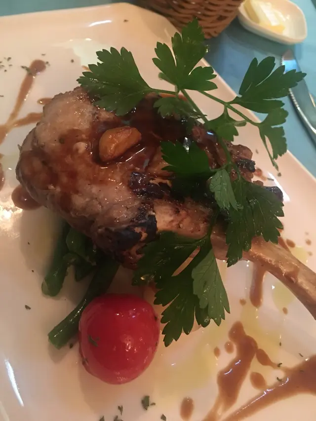 慢煮黑毛豬配香烤蒜頭