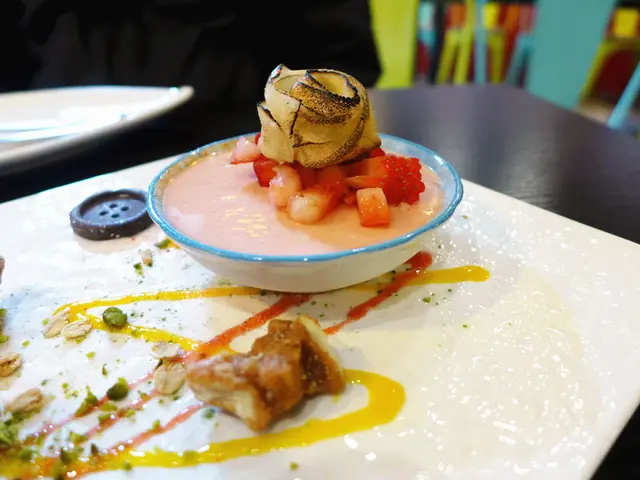 玫瑰荔枝草莓燉蛋