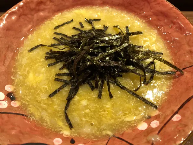 日本三蟹套餐：灼完鮮蟹、蔬菜嘅昆布湯底，再加入蟹膏煮成嘅，充滿鮮蟹味！