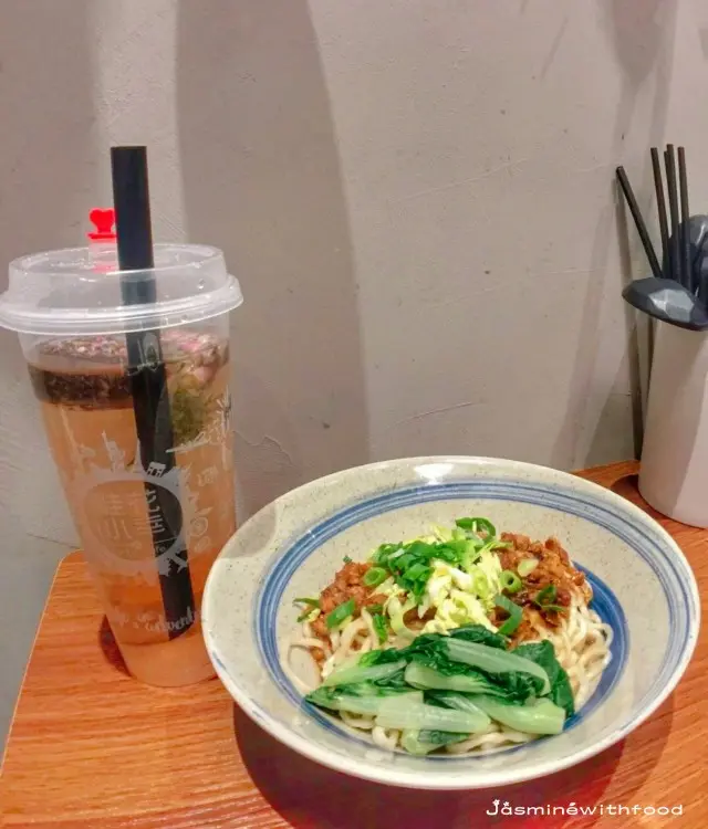 滷肉拌麵