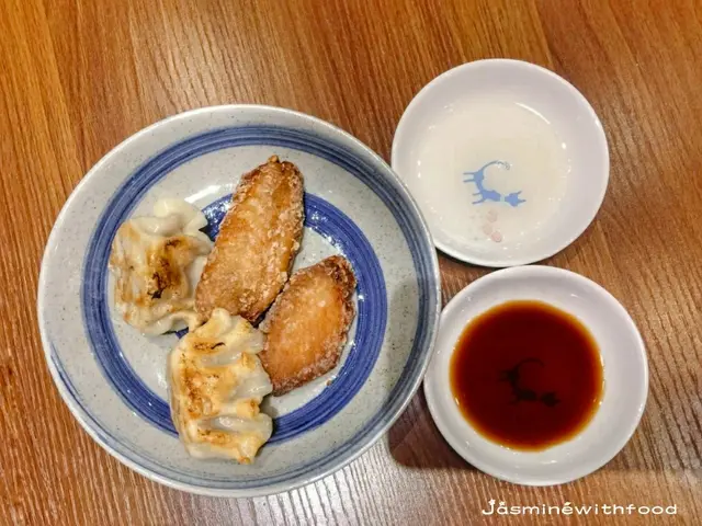 現做煎餃子配桂花雞翼 