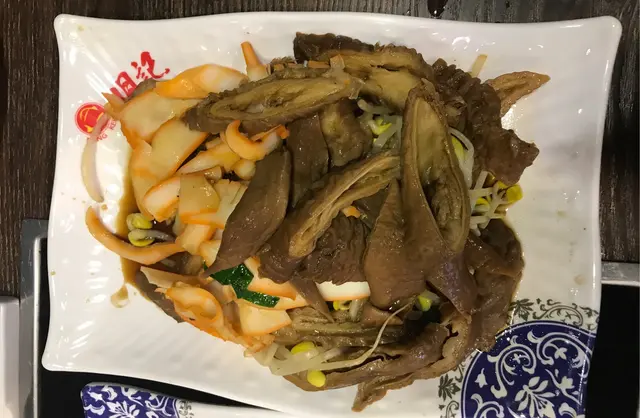 墨魚比較遜色，無乜味，建議選其他的。大腸就好夠濃味，可以試吓