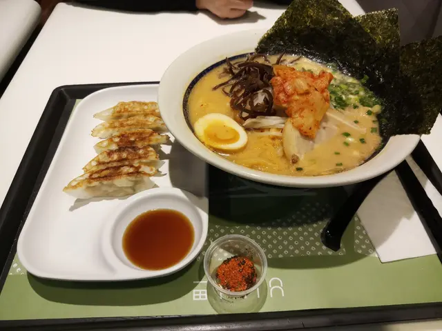 泡菜拉麵配餃子