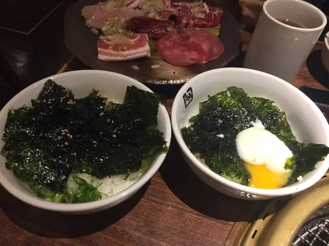 跟餐牛角紫菜飯，另一加$12溫泉蛋飯