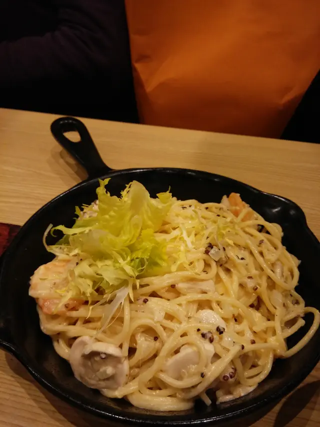 鮮蝦球忌廉藜麥炒意粉