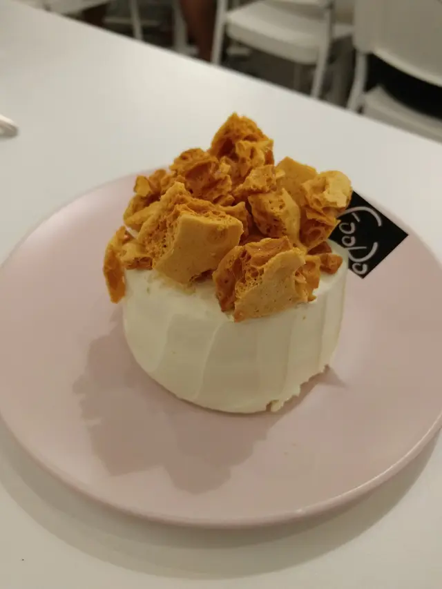 蛋糕實奶油味重!份量算大,另一誠意之作