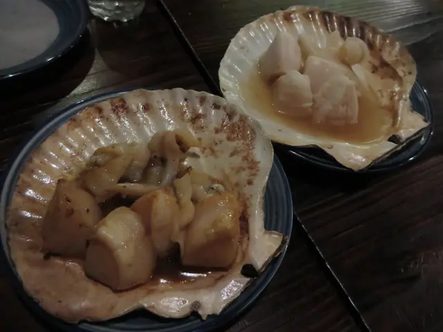 清酒及牛油活帆立貝濱燒