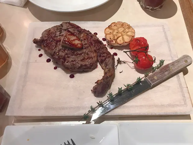 鵝肝安格斯肉眼伴紅酒蜜糖汁