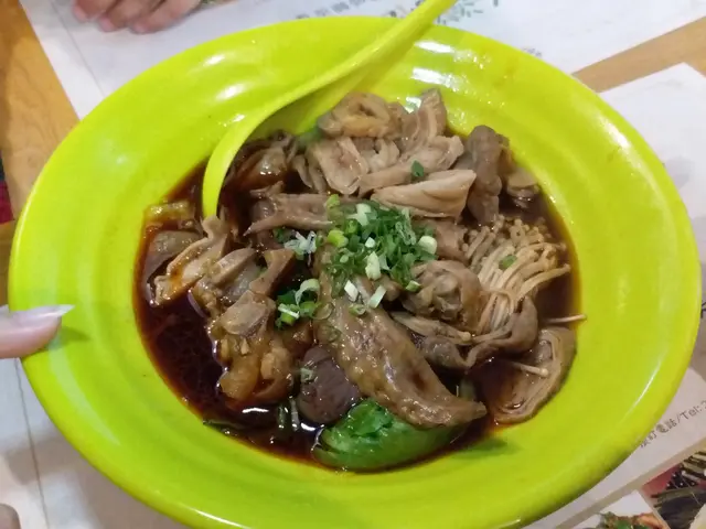 鹵味麻辣燙