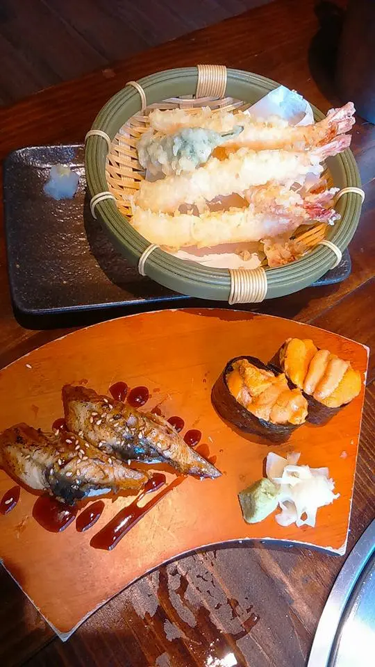 蝦天婦羅、海膽軍艦、鰻魚壽司