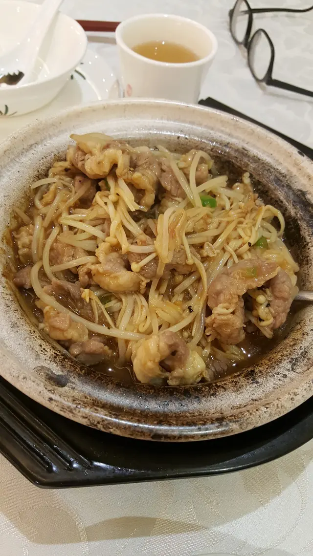 黑椒金菰肥牛煲