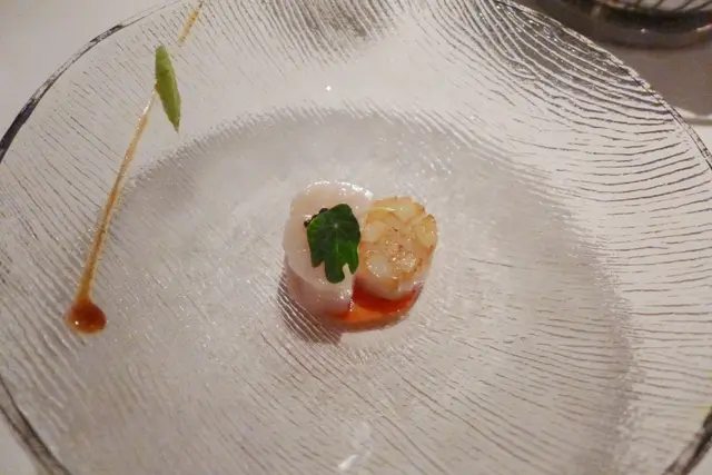 北海道帶子二重奏: 帶子刺身配意大利魚子醬及日本山葵、香煎帶子配海鹽