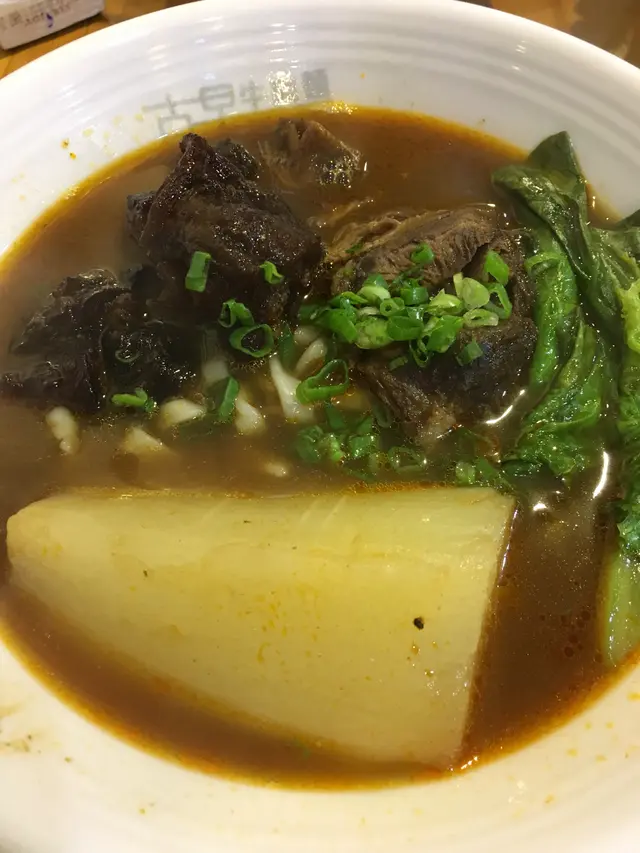 招牌半筋半肉湯麵