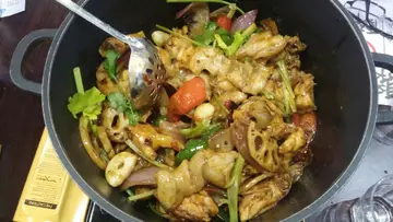 招牌麻辣花膠鷄煲