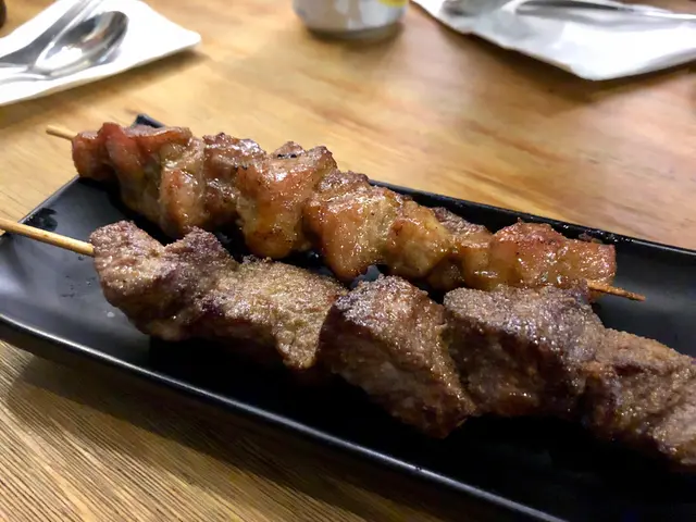 上-自家製醬燒黑豚肉;下-鹽燒鴕鳥肉