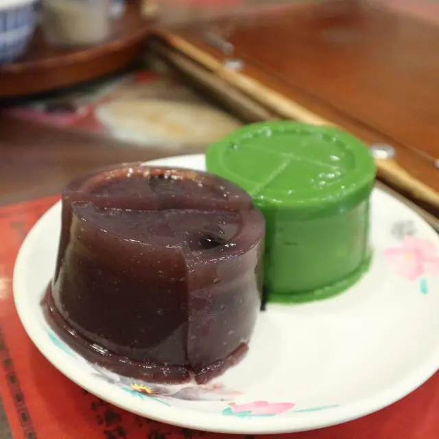  開心果糕、藍莓糕 