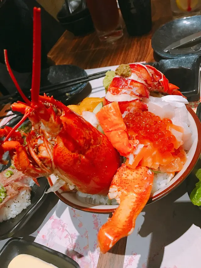 龍蝦海鮮魚生丼