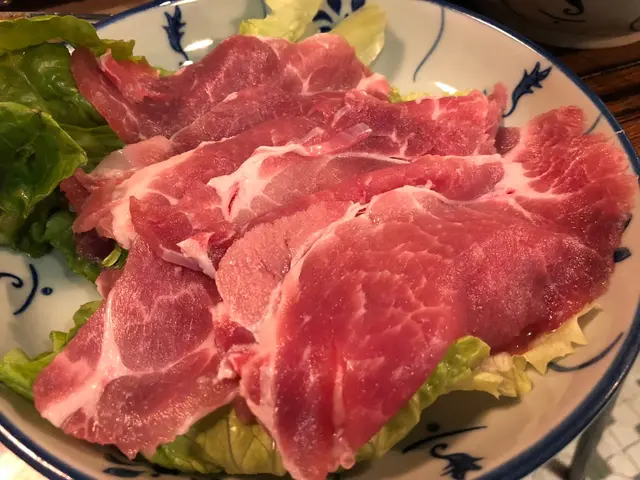 薄切嘅豚肉肉味香濃,
肉質比牛肉瘦和有咬口,
但不算嚡口,都算不錯!😏