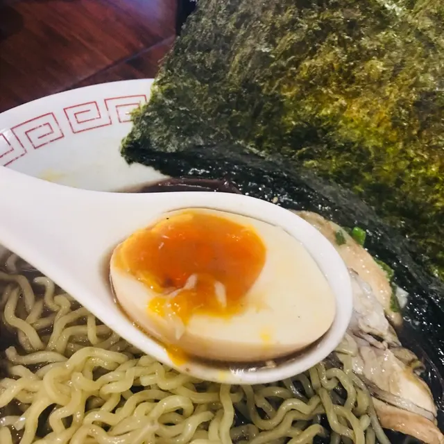 溏心蛋半液半固的狀態,頗不錯喔~~