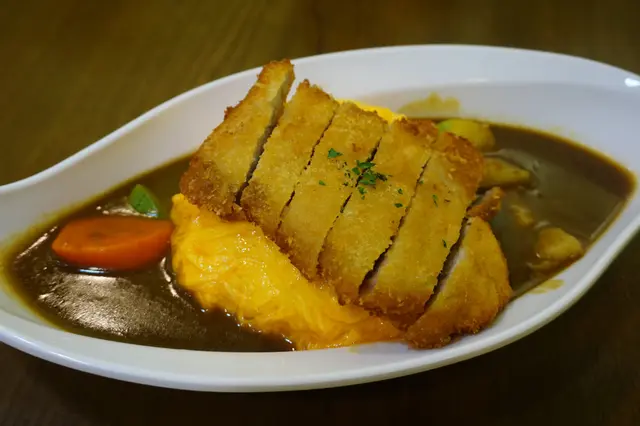 日式咖哩吉列豬扒蛋包飯