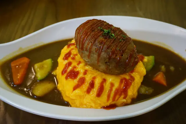 日式咖哩漢堡蛋包飯