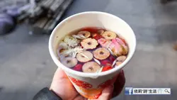 饮品方便仲有 21款养生花茶可以选择，桂圆杞子玫瑰茶养血美肌、人参从宝茶安神，仲有柠檬荷叶茶可以修身。一杯可以翻冲几次，记得带私伙樽去买呀！