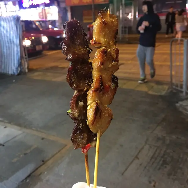 左：雞腎  右：豬頸肉