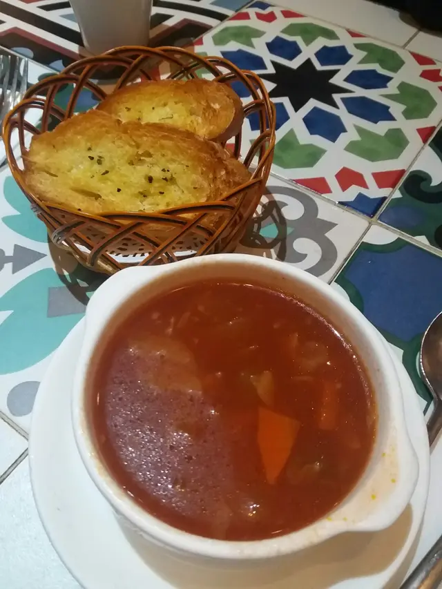 羅宋湯和蒜蓉包