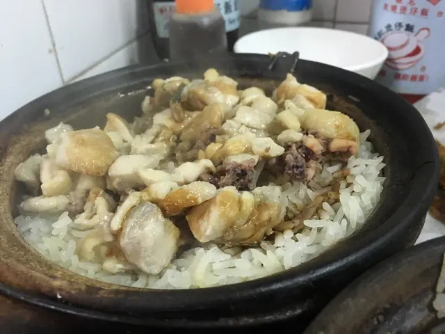 章魚雞粒煲仔飯
