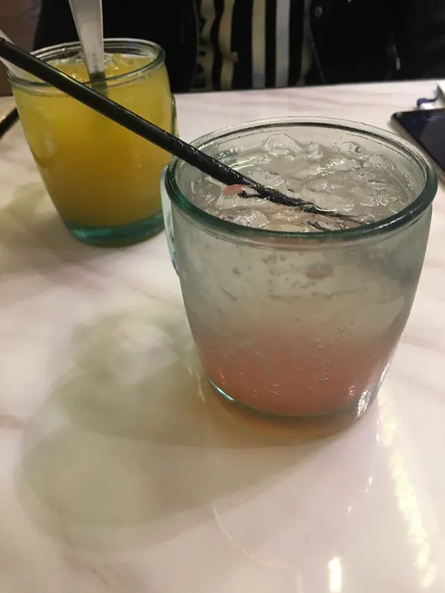 白桃梳打  蜜桃特飲