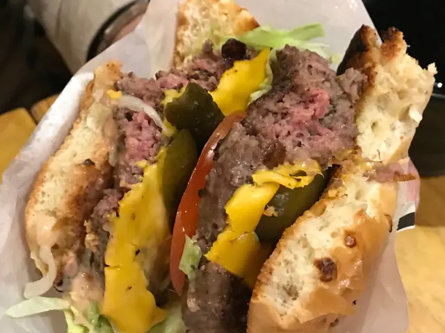 雙層芝士牛魔王漢堡