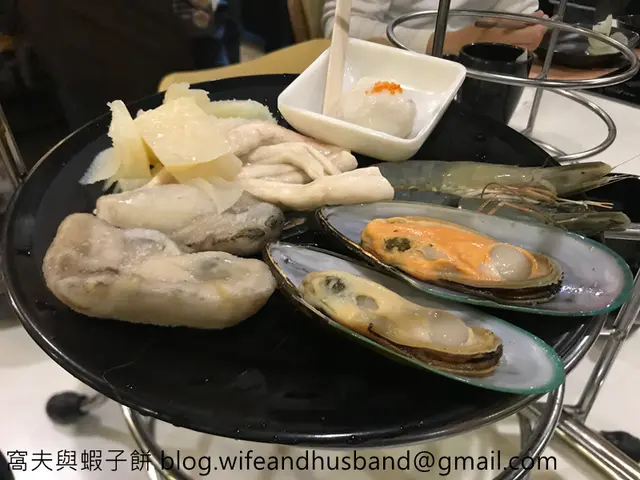 印尼海蝦、紐西蘭青口、日本廣島蠔、牛骨髓和墨魚滑等