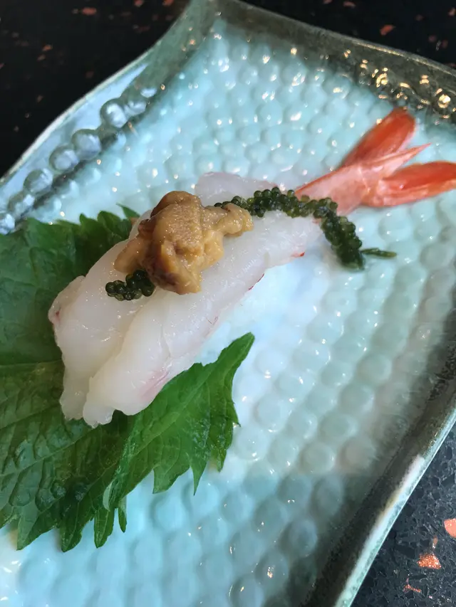 海膽鮮蝦海葡萄壽司