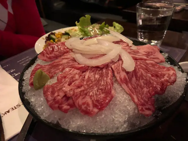 上時好似打邊爐, 但連洋蔥一齊食, 真係好好食