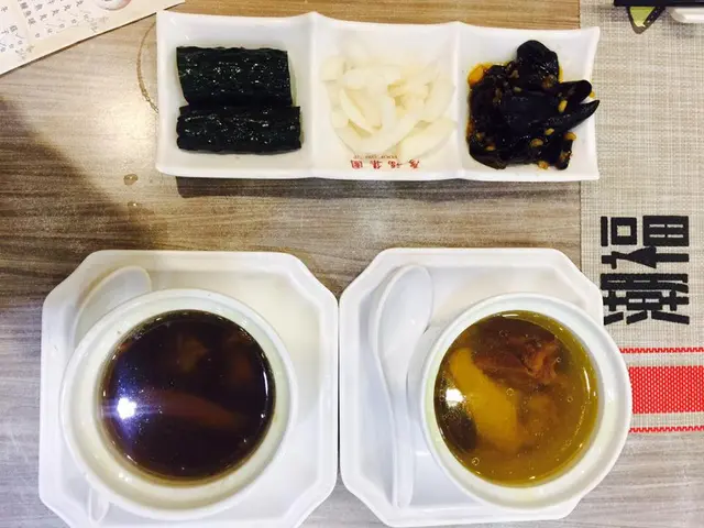 淮杞燉老雞湯、姬松茸燉螺肉